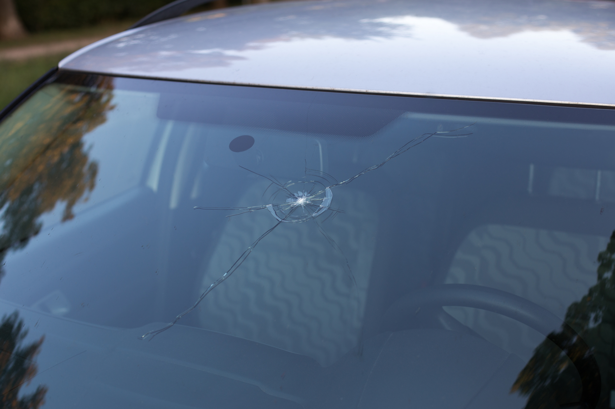 is-it-safe-or-legal-to-drive-with-a-crack-in-your-windscreen-novus-glass