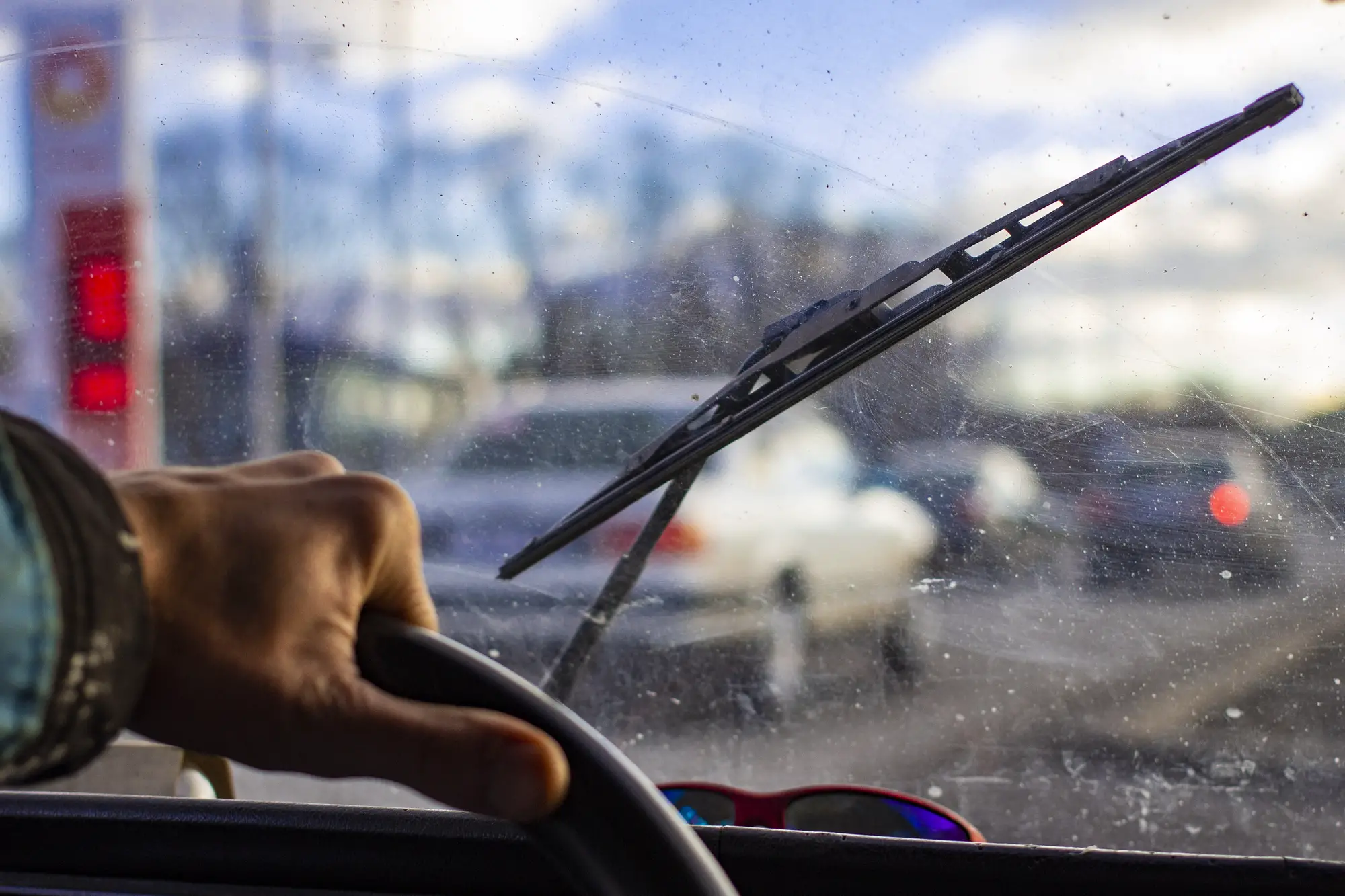 A 6-step Guide How to Remove Deep Windshield Wiper Scratches - Car Glass  Canada